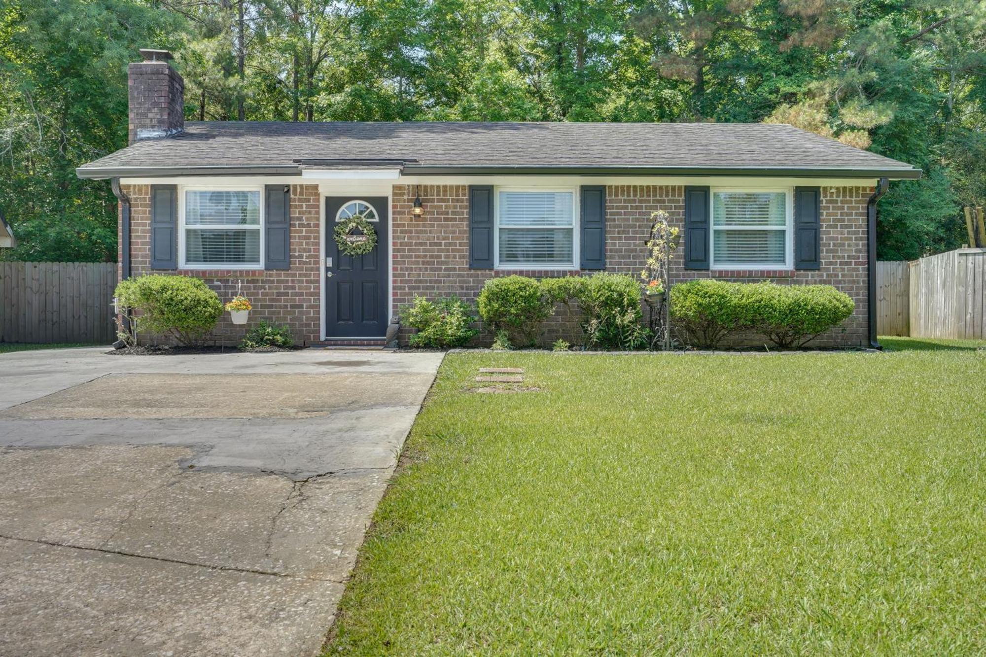Cozy Goose Creek Escape With Patio And Grill Vila Exterior foto
